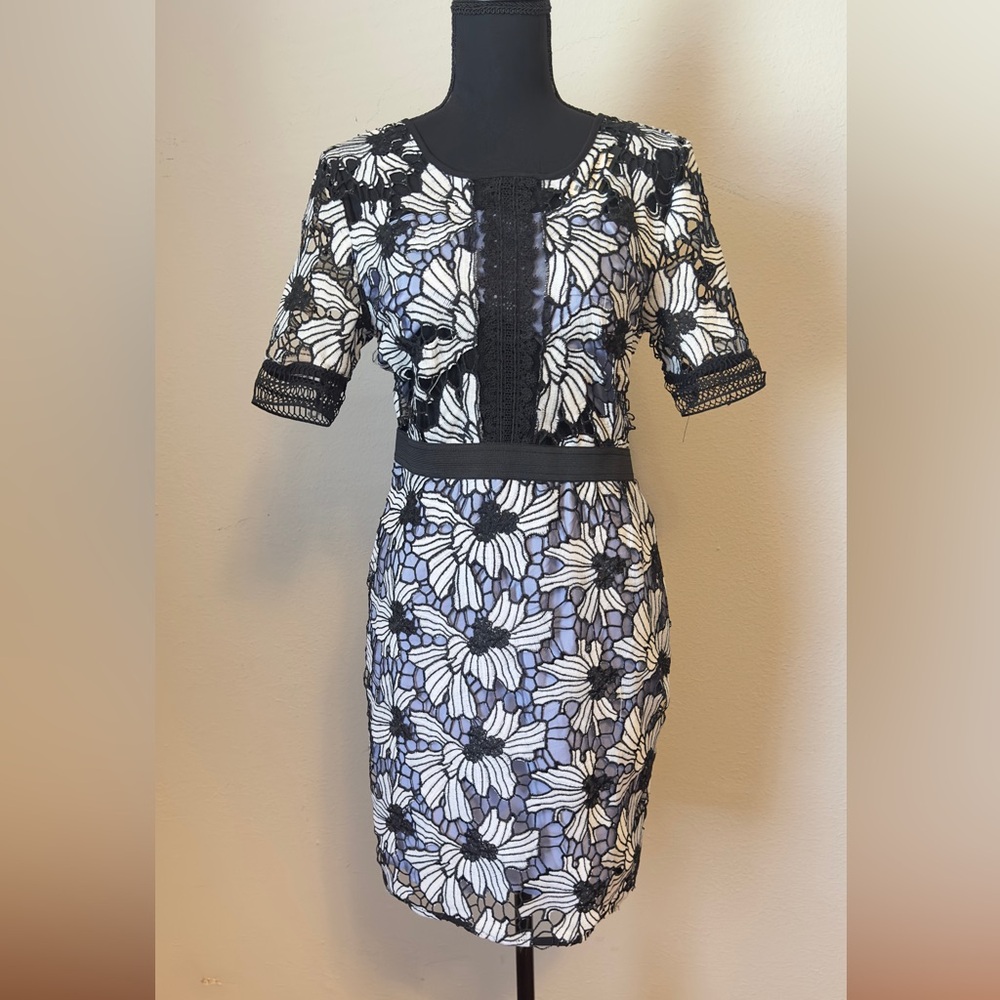 NWT $240 Romeo + Juliet Couture Dress Small Black White Blue Lined Floral Lace